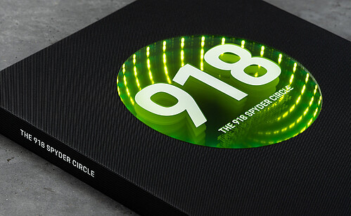 Świecąca okładka magazynu