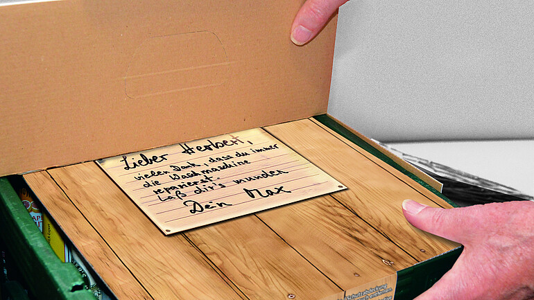 Kalendarz ze skrzynką piwa i spersonalizowaną kartką na życzenia