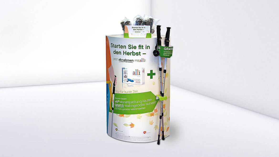 Zadrukowany display z kijkami do chodzenia