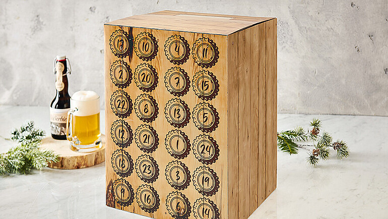 Kalendarz adwentowy wypełniony butelkami z piwem